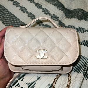 SOLD TO TUYET Chanel Caviar Business Affinity Clutch with chain in Ivory White